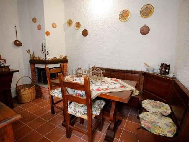 Villa Indipendente in vendita a Carrara, Toscana