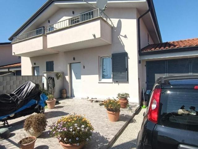 Villa Indipendente in vendita a Battilana, Carrara