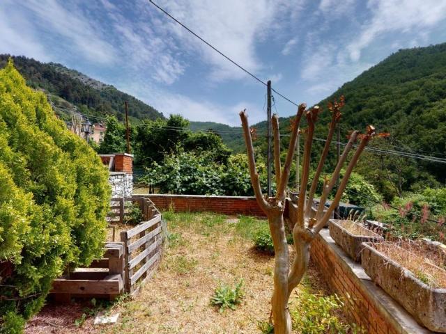 Villa Indipendente in vendita a Carrara, Toscana
