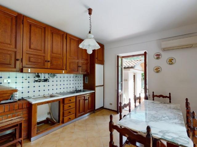 Villa Indipendente in vendita a Carrara, Toscana
