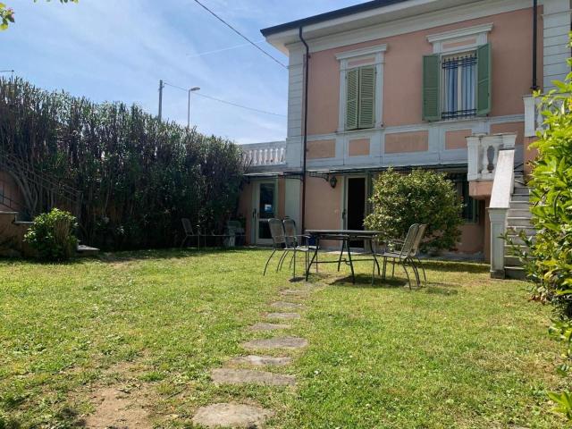 Villa Indipendente in vendita a La Prada, Carrara