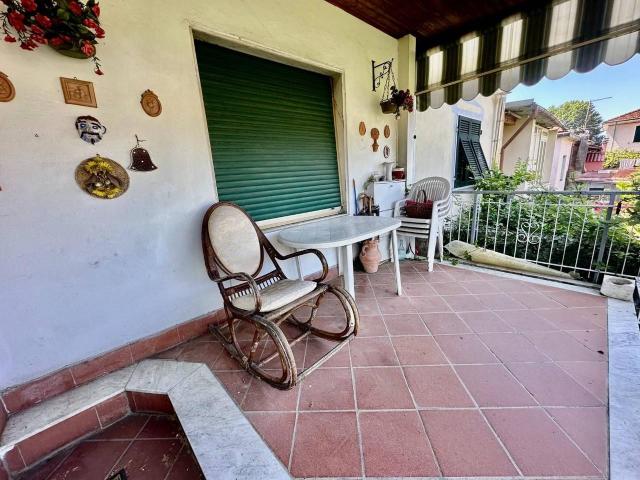 Villa Indipendente in vendita a Pontecimato, Carrara