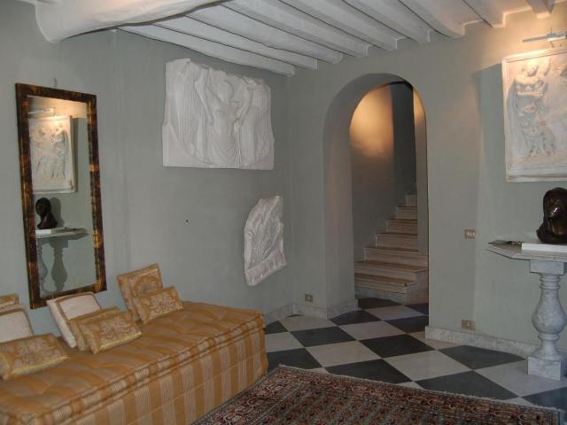 Villa Indipendente in vendita a Carrara, Toscana