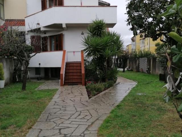 Villa Indipendente in vendita a La Prada, Carrara