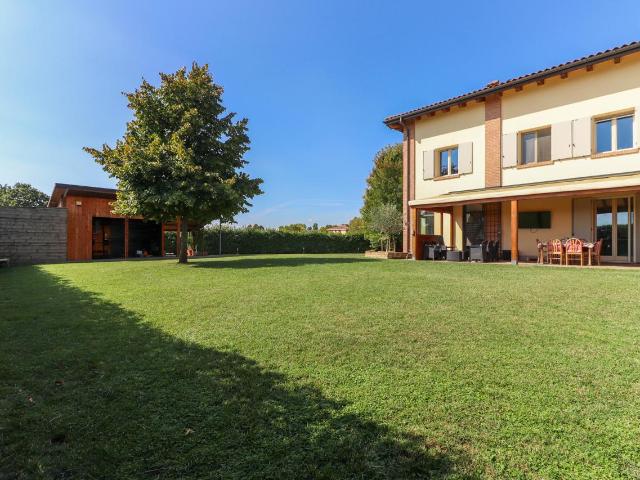 Villa Indipendente in vendita a Unione Terre di Pianura, Granarolo Dell'emilia