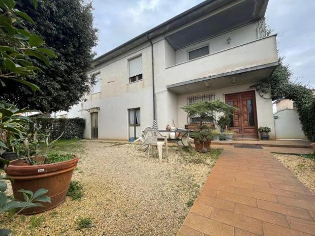 Villa Indipendente in vendita a Crespina Lorenzana, Toscana