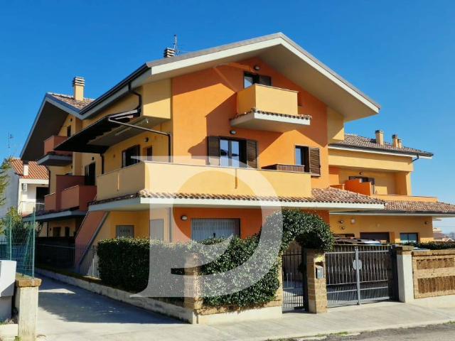 Villa Indipendente in vendita a Loreto Aprutino, Abruzzo