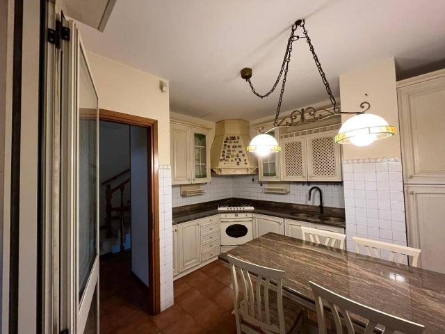 Villa Indipendente in vendita a Dogana, Luni