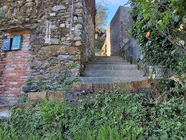 Villa Indipendente in vendita a L'Annunziata, Luni
