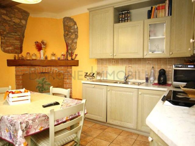 Villa Indipendente in vendita a Castagnola, Marina Di Massa