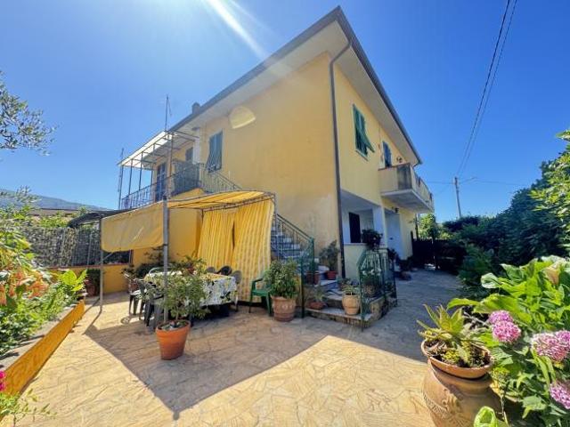 Appartamento in vendita a Marina Di Massa, Toscana