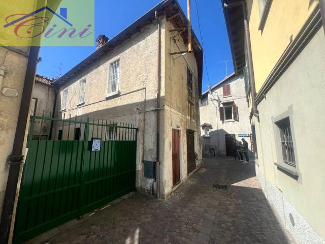 Villa Indipendente in vendita a Pusiano, Lombardia