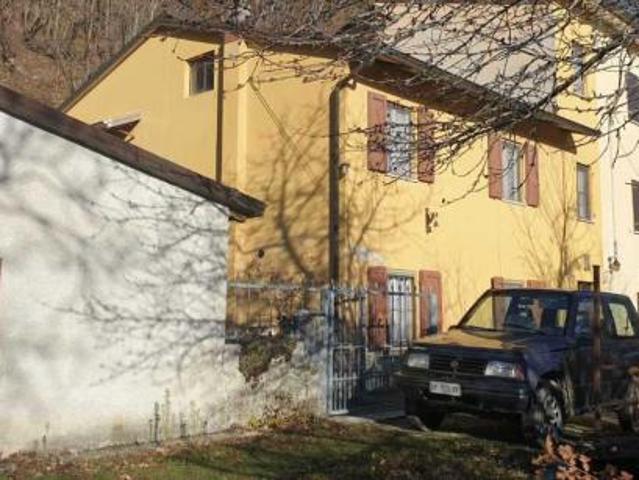 Appartamento in vendita a Varsi, Reggio Emilia
