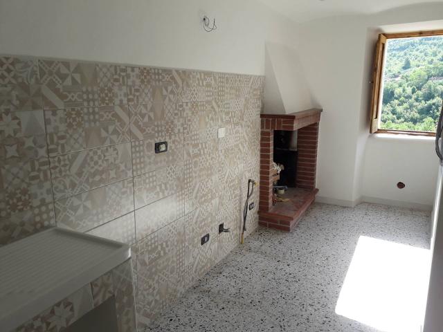 Villa Indipendente in vendita a Serramonacesca, Abruzzo