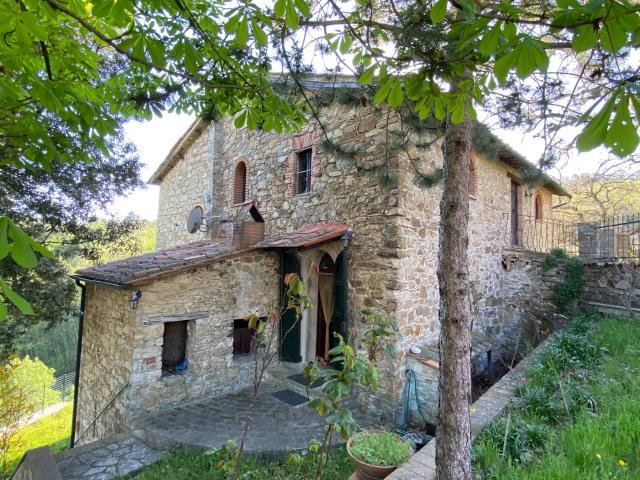 Rustico in vendita a Castelnuovo Val Di Cecina, Toscana