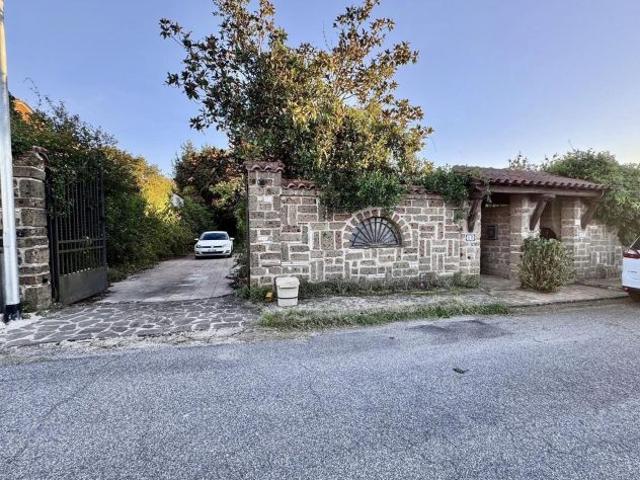 Villa Indipendente in vendita a Fabrica Di Roma, Lazio