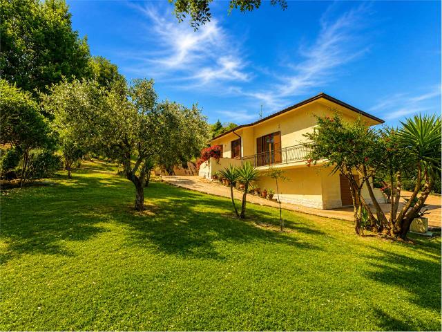 Villa Indipendente in affitto a Marche, Ancona