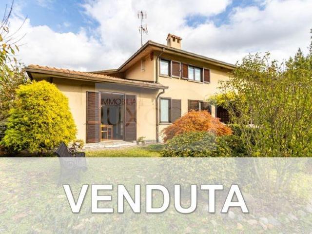 Villa Indipendente in vendita a Unione dei comuni della Valletta, Lombardia