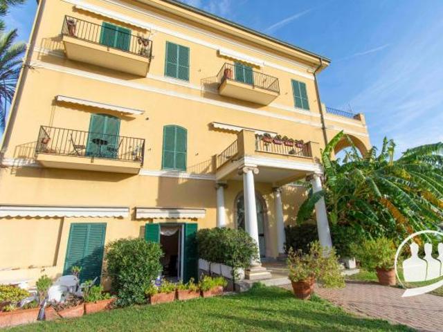 Villa Indipendente in vendita a Ventimiglia, Liguria