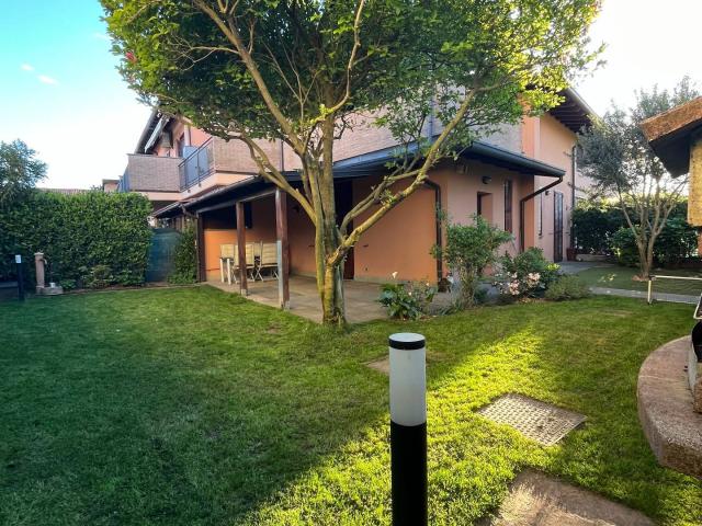 Villa Indipendente in vendita a Busnago, Lombardia