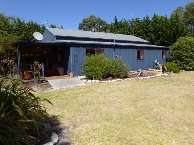 Cottage for sale in Whitemark, Tasmania