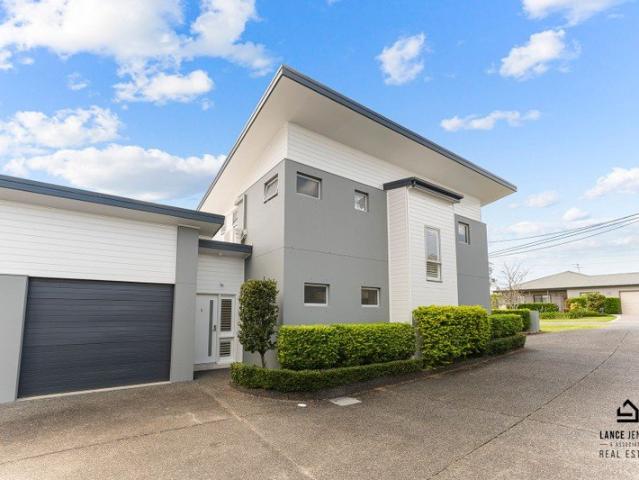 Townhouse for sale in Warners Bay, Newcastle-Maitland
