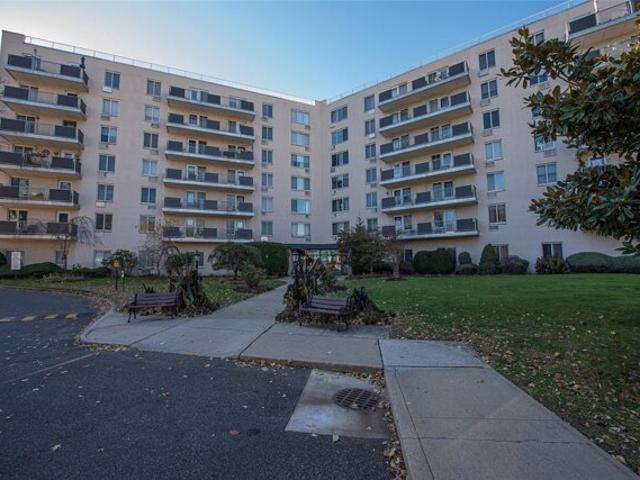 Condo for sale in Westbury