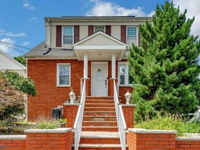 House for sale in Lyndhurst, New Jersey
