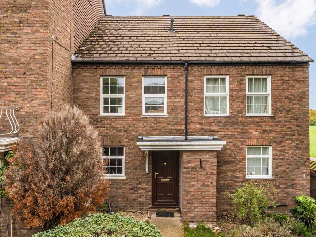 Apartment for rent in Whitton, Greater London