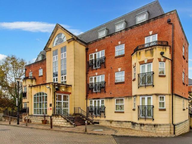 Apartment for rent in Beaconsfield, Knotty Green
