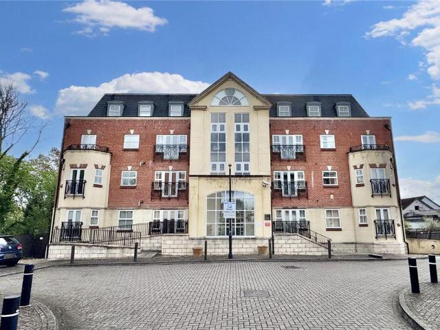 Apartment for rent in Beaconsfield, Knotty Green