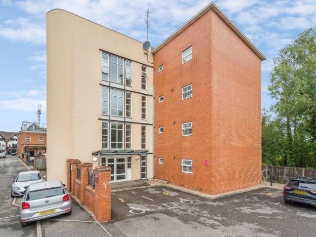 Apartment for rent in Beaconsfield, Knotty Green