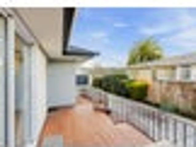 House for sale in Chaslands, Canterbury