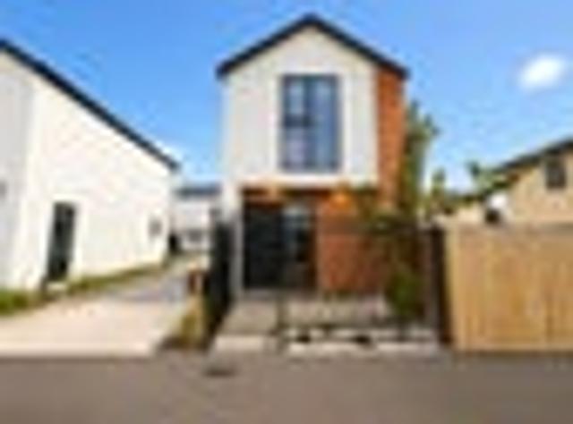 Townhouse for sale in Heathcote, Canterbury