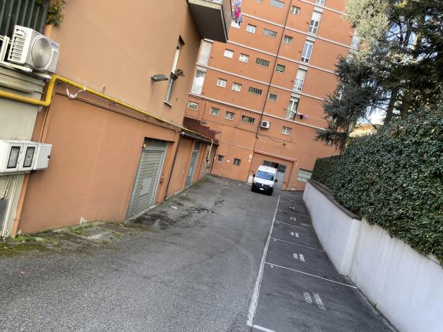 Box in vendita a Monte Donato, Bologna