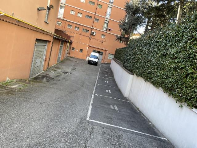 Box in vendita a Monte Donato, Bologna
