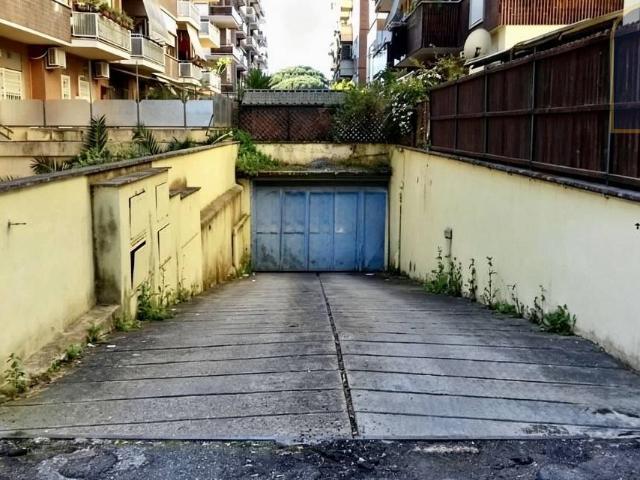Box in affitto a Lido di Ostia, Roma Capitale