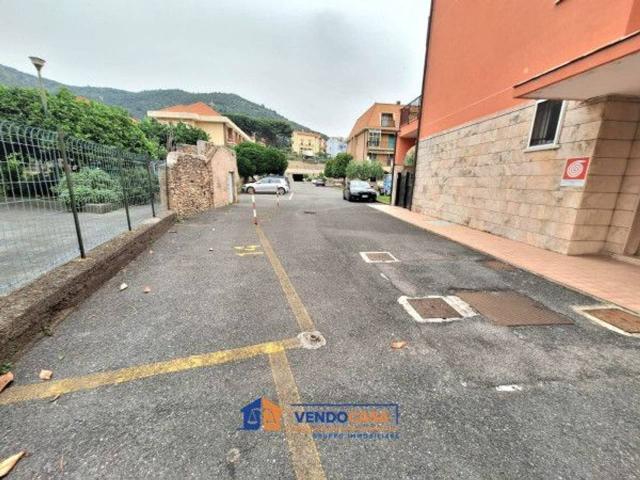 Box in vendita a Pietra Ligure, Liguria