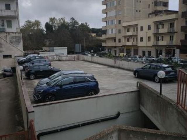 Box in affitto a Cappuccini, Brindisi