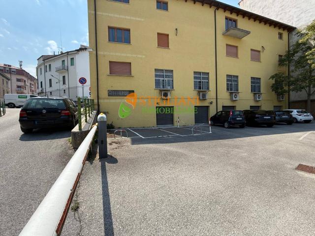 Box in vendita a Campobasso, Molise