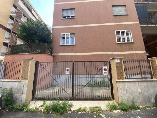 Box in vendita a Municipio Roma III, Roma Capitale