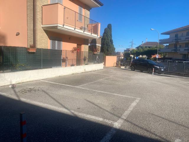 Box in vendita a Sant'Antonio, Marche