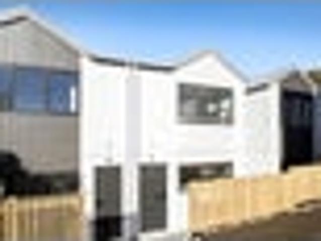 Townhouse for sale in Oratia