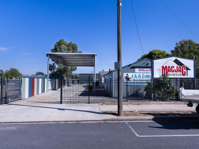 Warehouse for sale in Albury, New South Wales