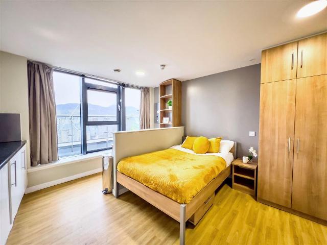 Studio for rent in Southside, Scotland