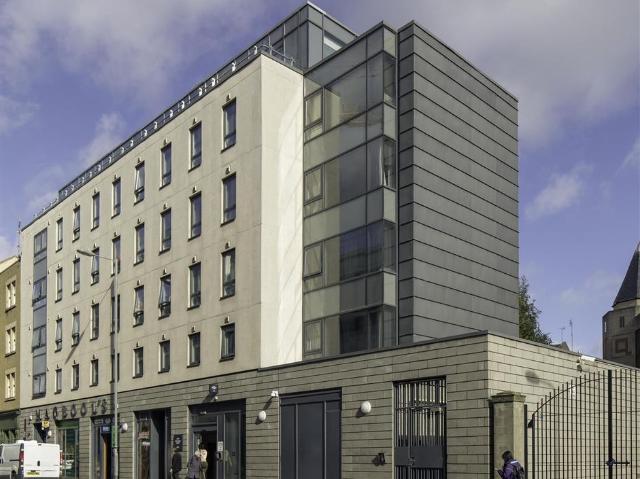 Studio for rent in Southside, Scotland