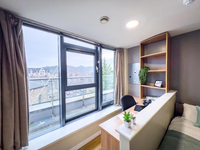 Studio for rent in Southside, Scotland