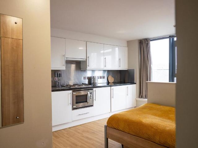 Studio for rent in Southside, Scotland