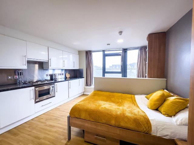 Studio for rent in Southside, Scotland