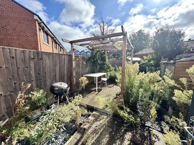 House for rent in London Borough of Ealing, Greater London